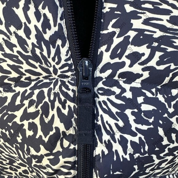 Land's End  Medium Navy & Ivory Floral Zip Quilted Sleeveless Vest Down Filling - Picture 3 of 5